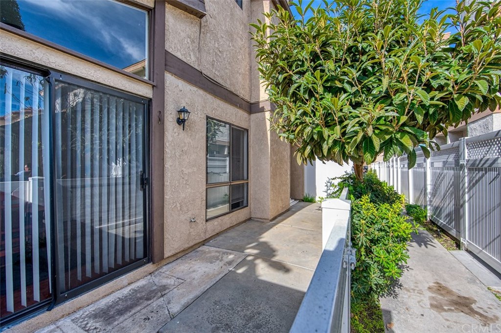 7941 Moonshadow Circle Huntington Beach, CA 92647 - Photo 13 of 41