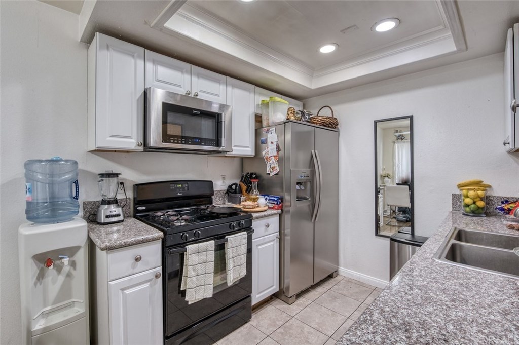 7941 Moonshadow Circle Huntington Beach, CA 92647 - Photo 10 of 41