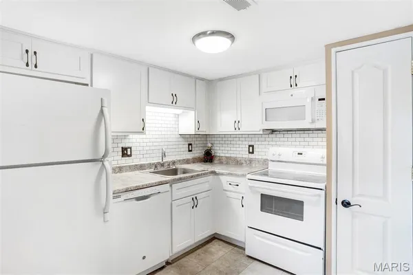 $139,400 | 1419 Durango Lane, Unit 2, Fenton, MO 63026