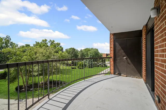 $260,000 | 1615 East Central Road, Unit 417C, Arlington Heights, IL 60005