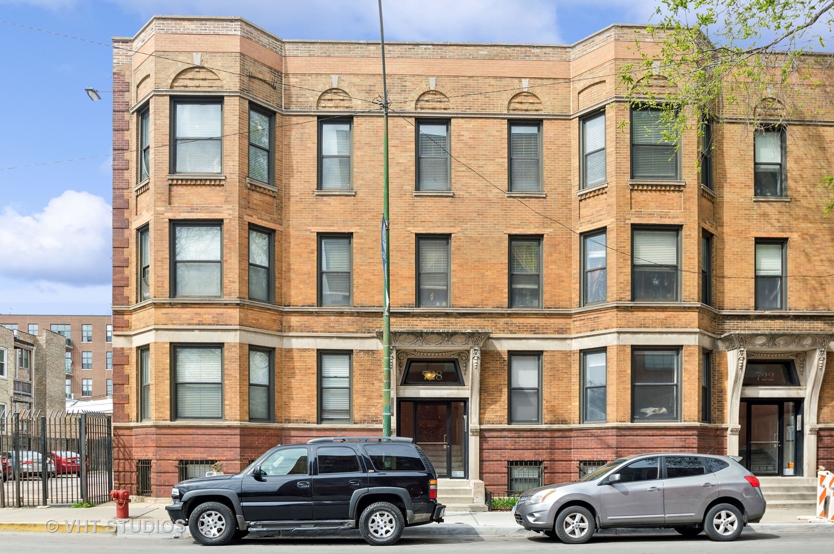 728 West Addison Street, Unit 3 Chicago, IL 60613 - Photo 1 of 19 Gallery Image 1