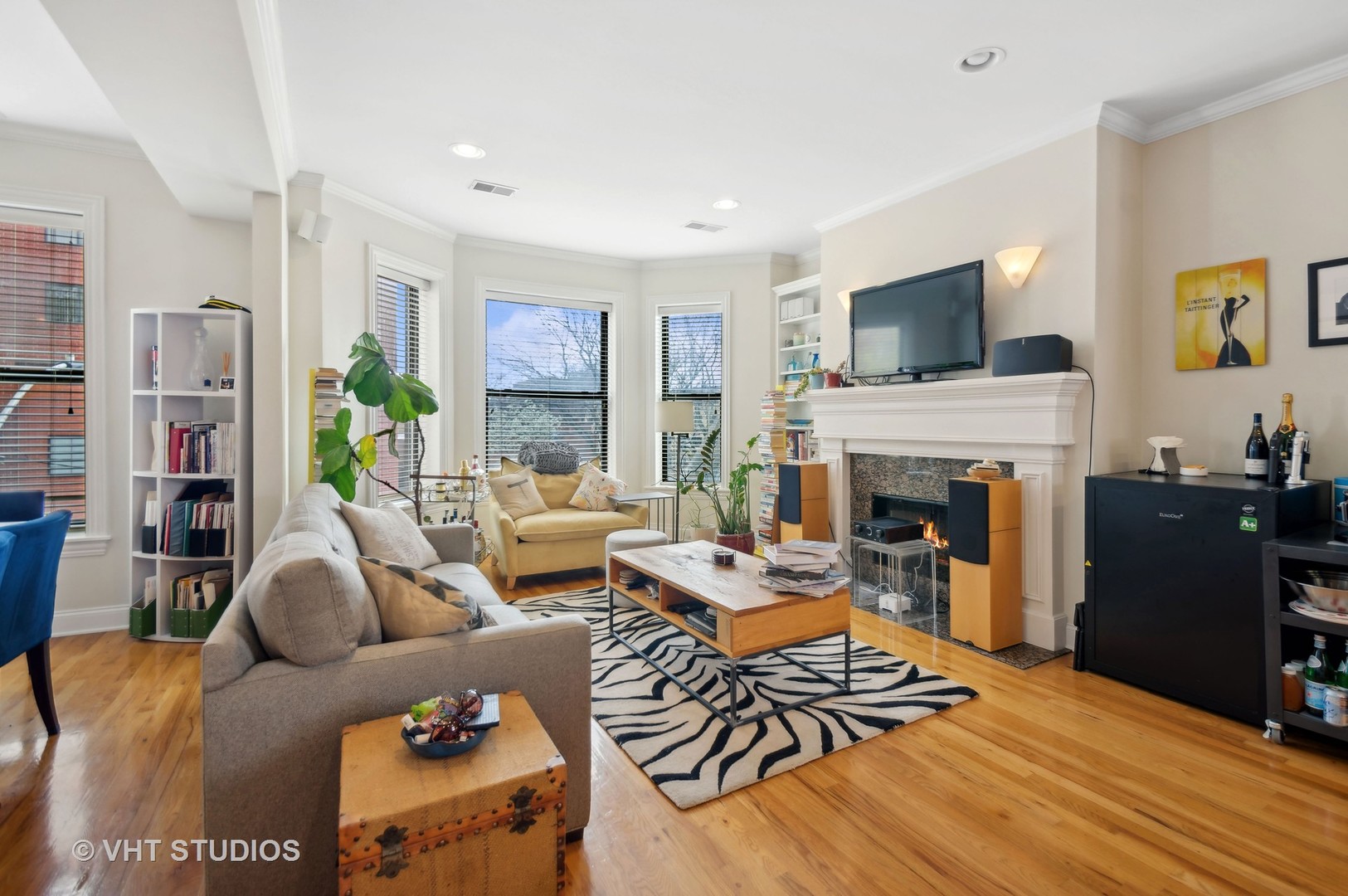 728 West Addison Street, Unit 3 Chicago, IL 60613 - Photo 2 of 19 Gallery Image 2