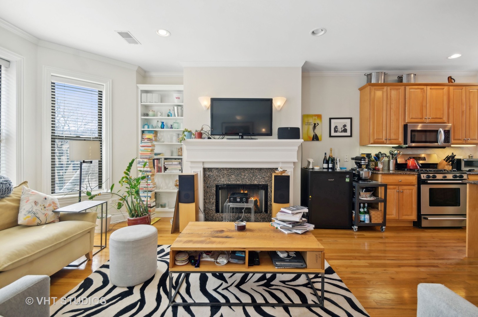 728 West Addison Street, Unit 3 Chicago, IL 60613 - Photo 3 of 19 Gallery Image 3