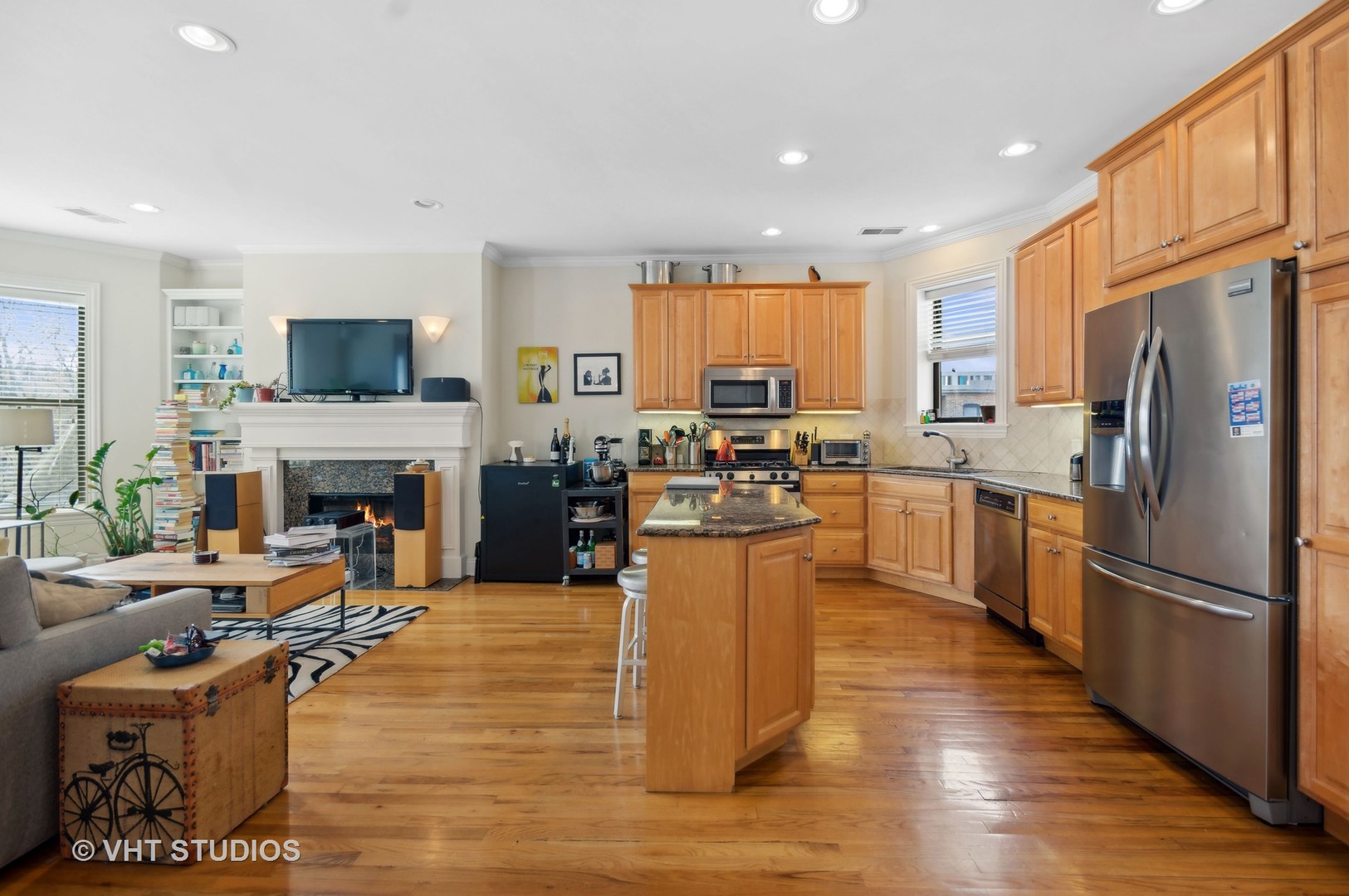 728 West Addison Street, Unit 3 Chicago, IL 60613 - Photo 8 of 19 Gallery Image 8
