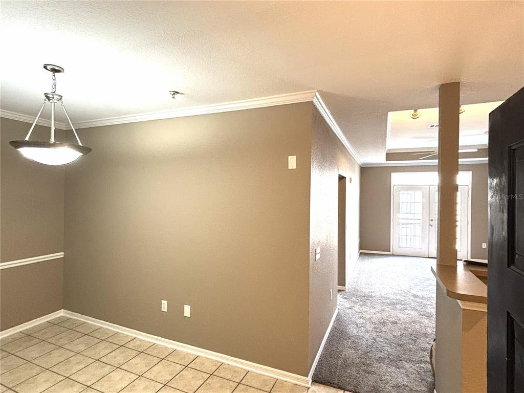 4221 West Spruce Street, Unit 1418 Tampa, FL 33607 - Photo 4 of 22 a view of a hallway with a chandelier