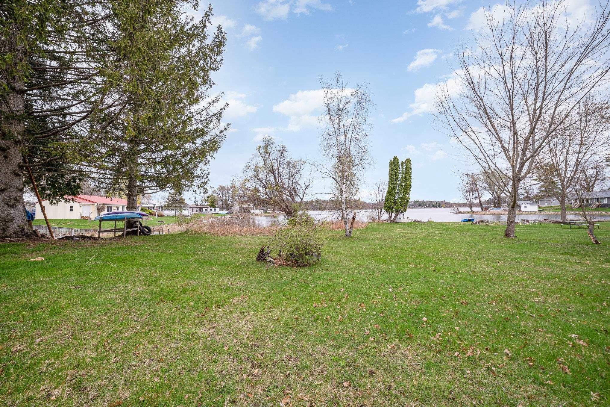 1521 East Pratt Lake Road Gladwin, MI 48624 - Photo 2 of 12