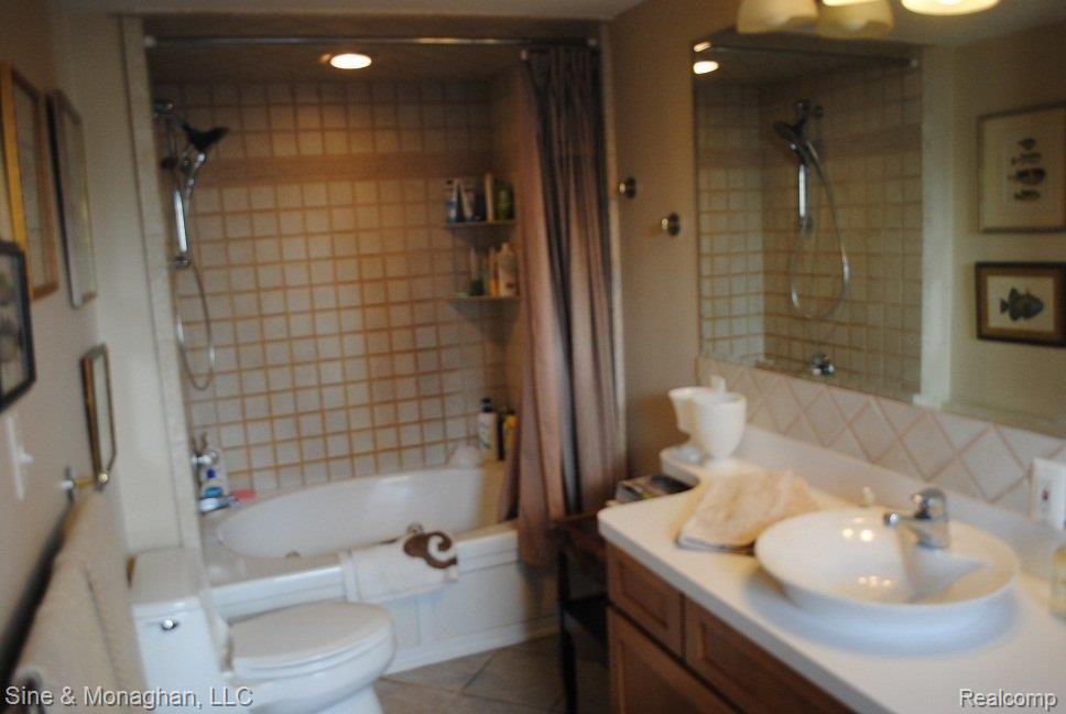 600 Rivard Boulevard Grosse Pointe, MI 48230 - Photo 11 of 19 016