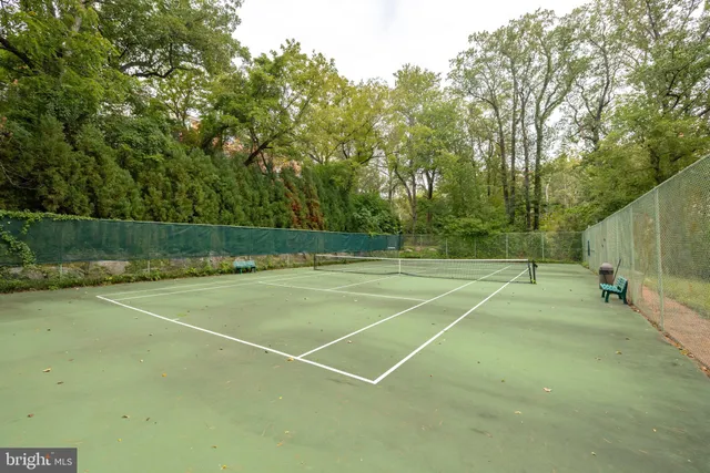 a view of a multi story building