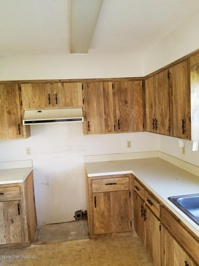 1125 Cherokee Road Southeast Palm Bay, FL 32909 - Photo 8 of 15 200425_024938_230