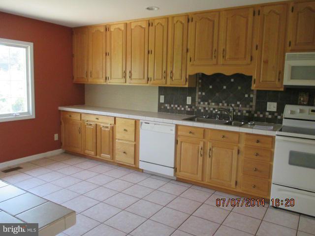 16218 Spade Road Hagerstown, MD 21740 - Photo 2 of 8 Kitchen