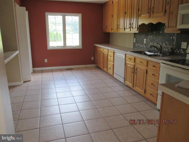 16218 Spade Road Hagerstown, MD 21740 - Photo 3 of 8 Kitchen