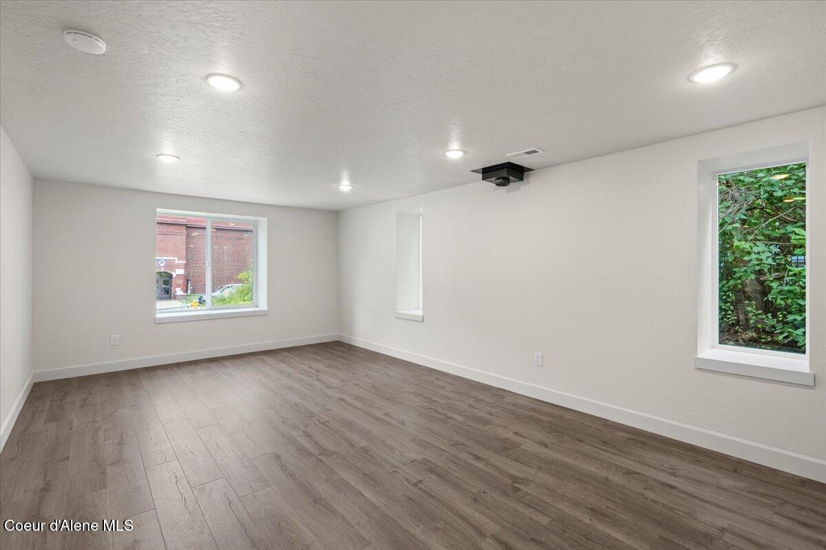 326 Park Street Mullan, ID 83846 - Photo 6 of 56 12-Living Room