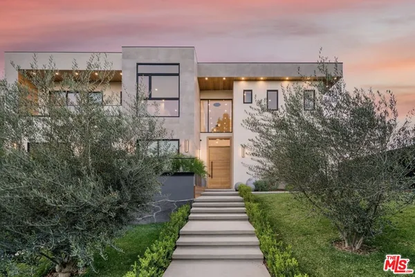 $11,900,000 | 3951 Royal Oak Place, Encino, CA 91436