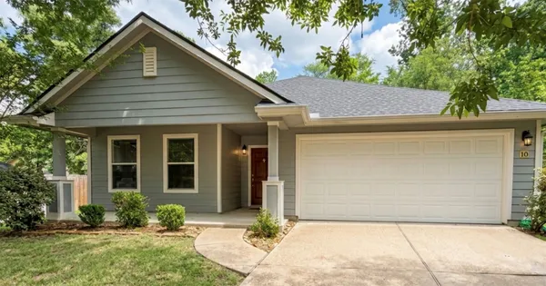 $2,390 | 10 Druids Glen Place, The Woodlands, TX 77382