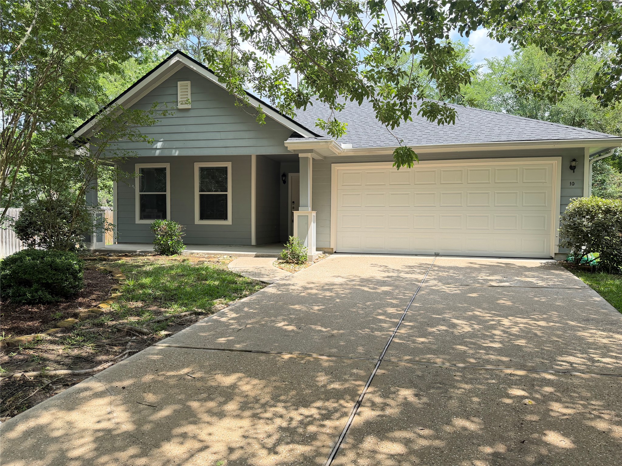 10 Druids Glen Place The Woodlands, TX 77382 - Photo 2 of 19