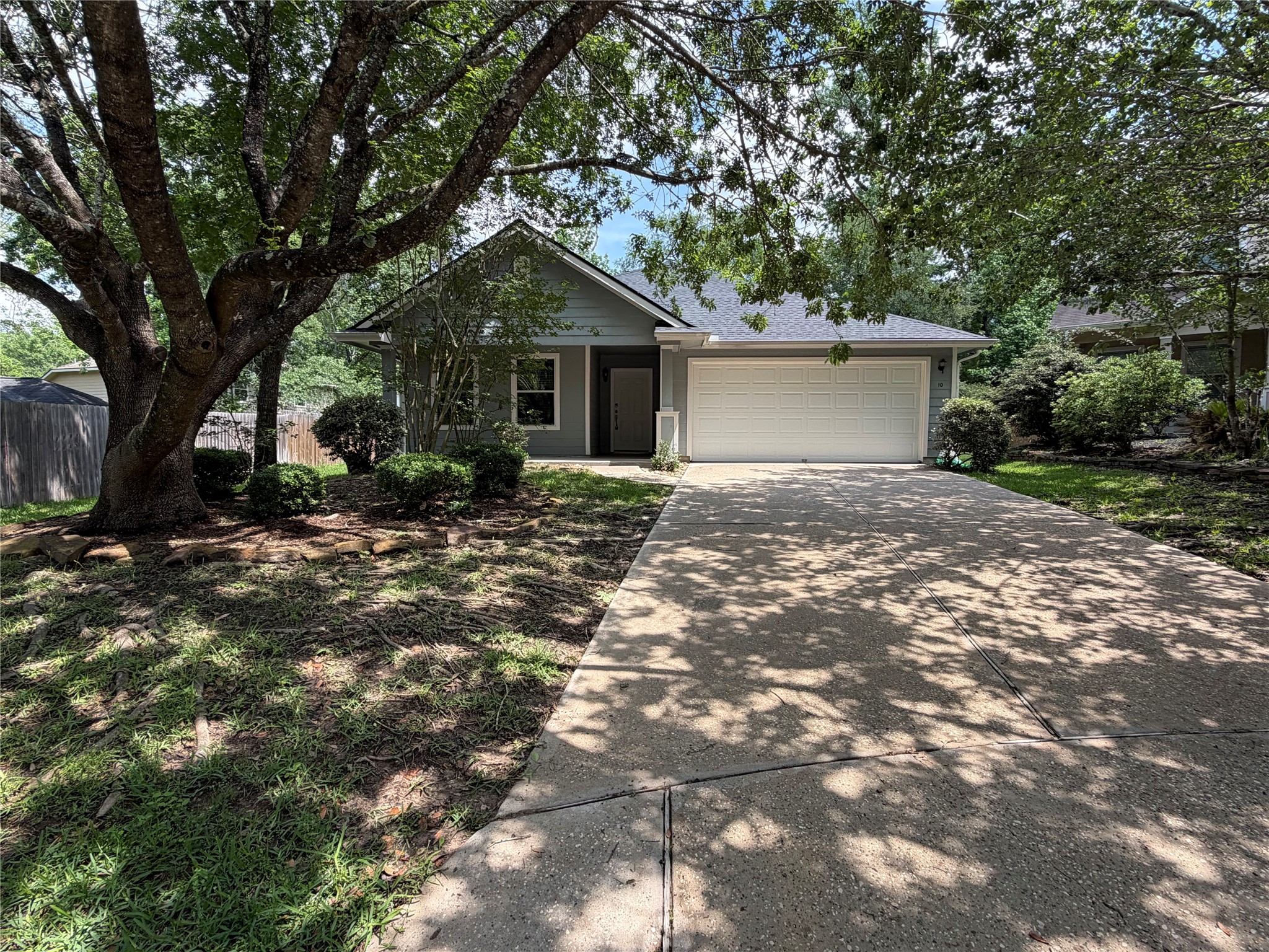10 Druids Glen Place The Woodlands, TX 77382 - Photo 3 of 19