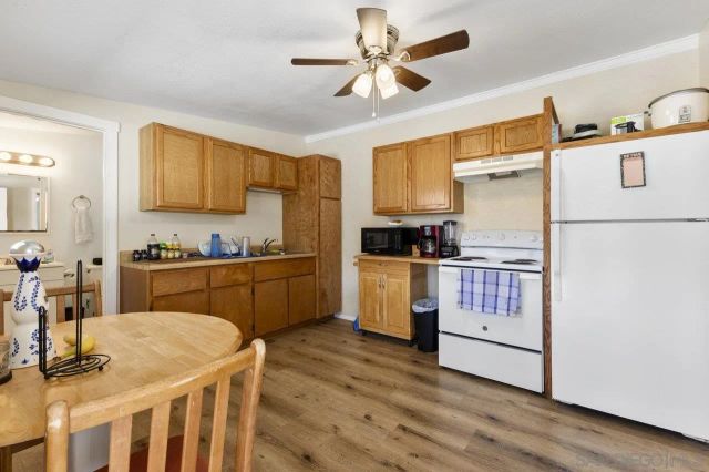 a view of an empty room with a kitchen