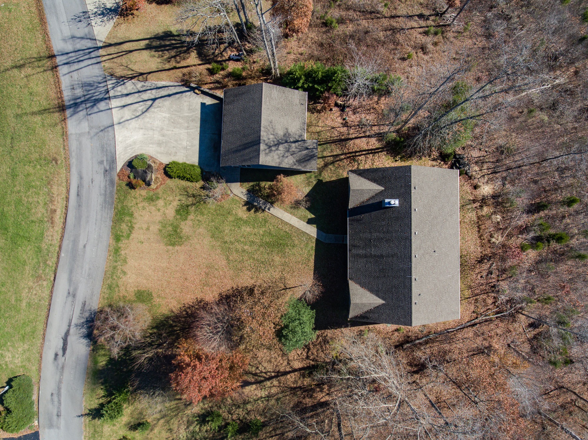 533 Mallard Pointe Road Byrdstown, TN 38549 - Photo 6 of 34 a yellow house with trees in front of it