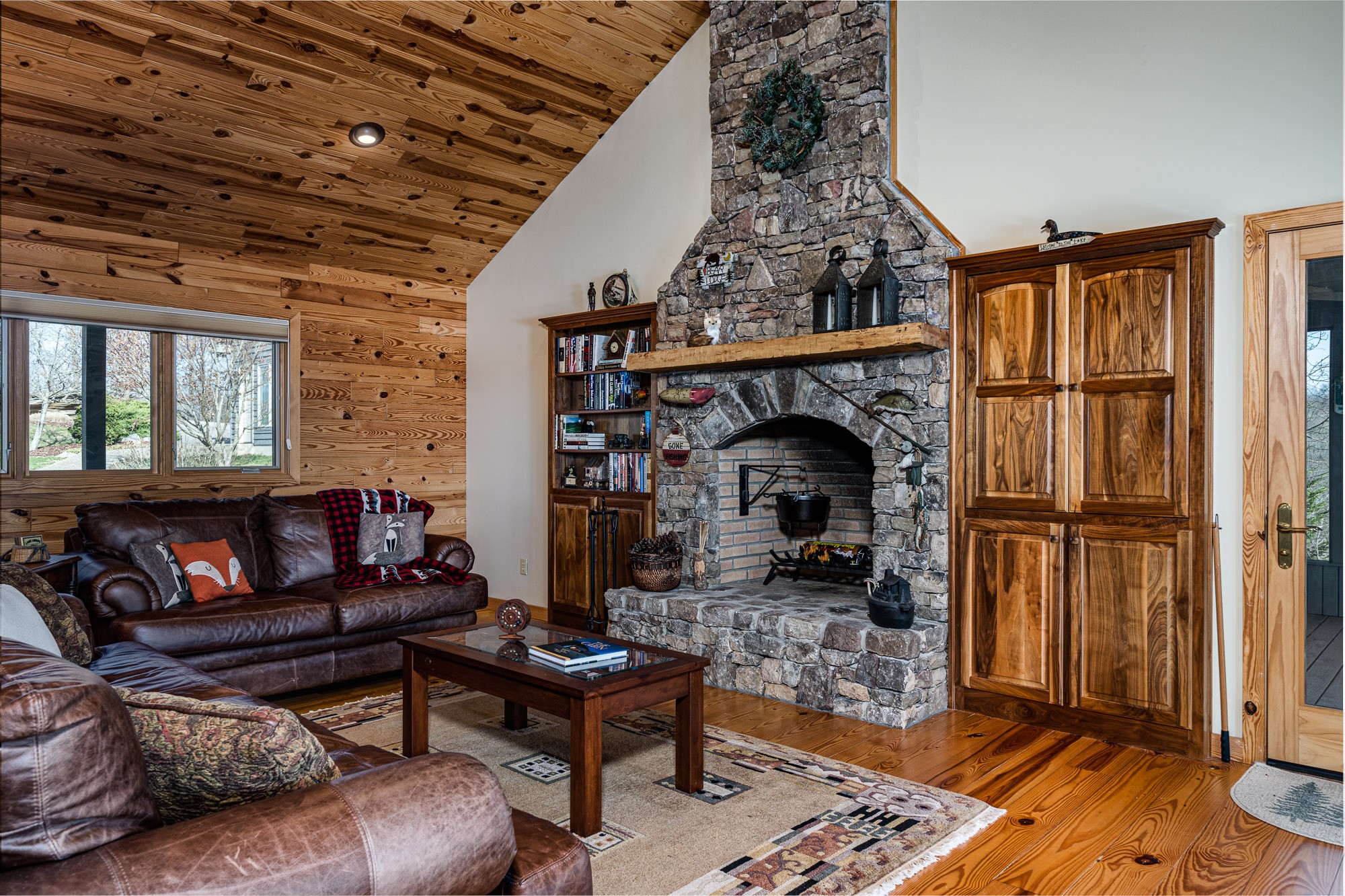 533 Mallard Pointe Road Byrdstown, TN 38549 - Photo 10 of 34 a living room with furniture and a fireplace