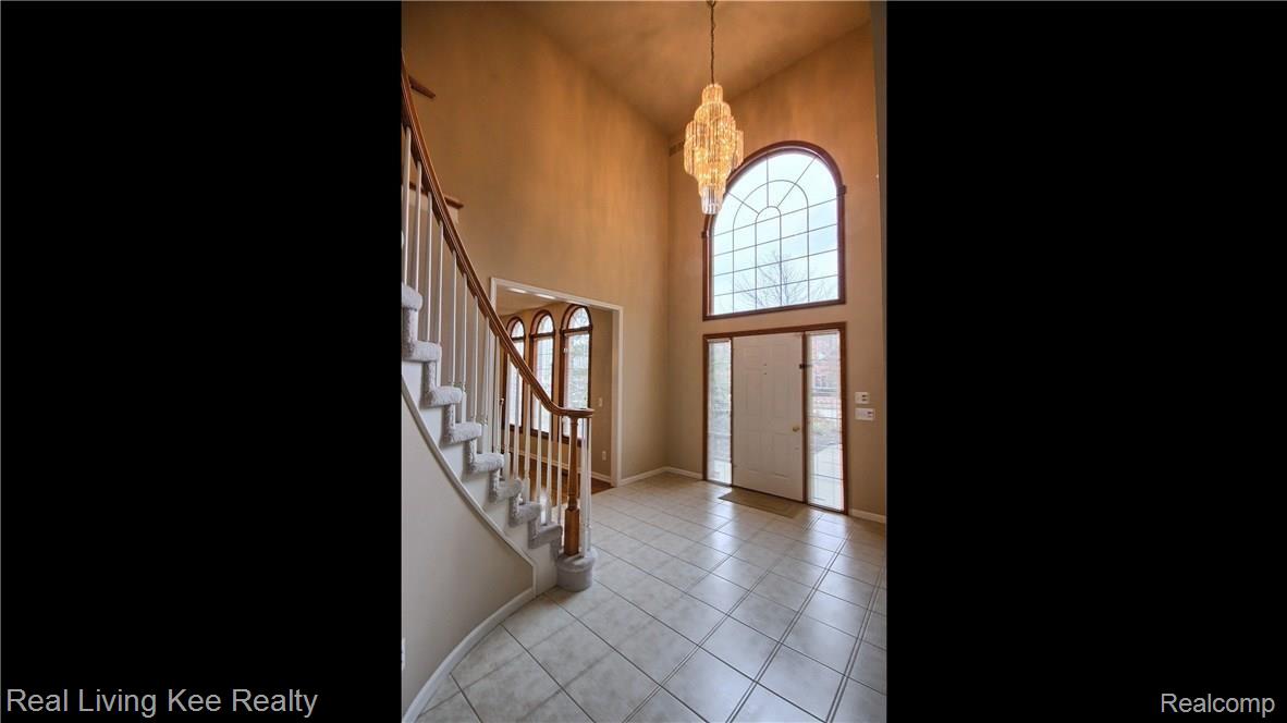 508 Springview Drive Rochester, MI 48307 - Photo 3 of 33 Foyer.jpg
