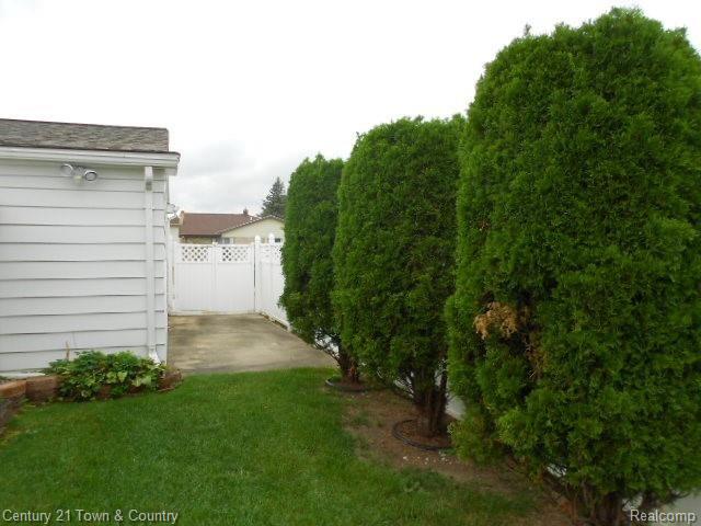 1813 Springfield Street Flint, MI 48503 - Photo 8 of 23 DSCN3779.JPG
