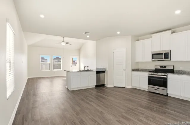 $1,700 | 715 Wild Olive Way, San Antonio, TX 78220