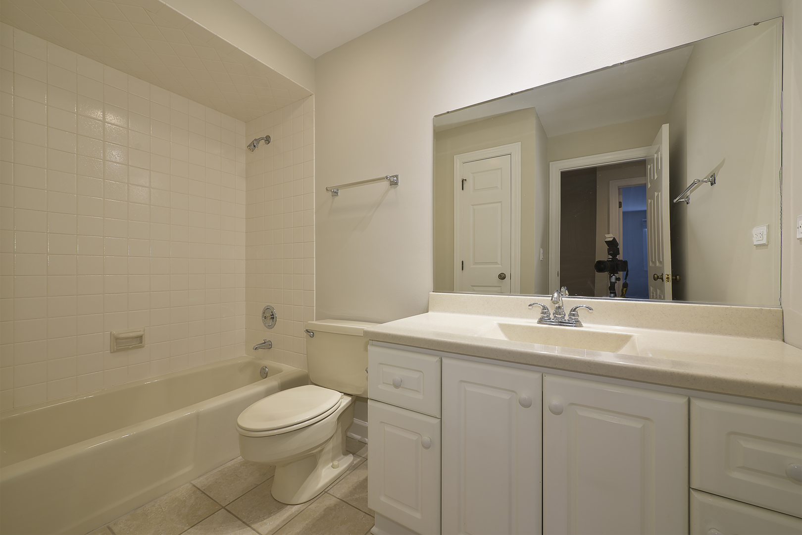 1479 West Shire Circle Inverness, IL 60067 - Photo 12 of 19 a bathroom with a sink a toilet and shower