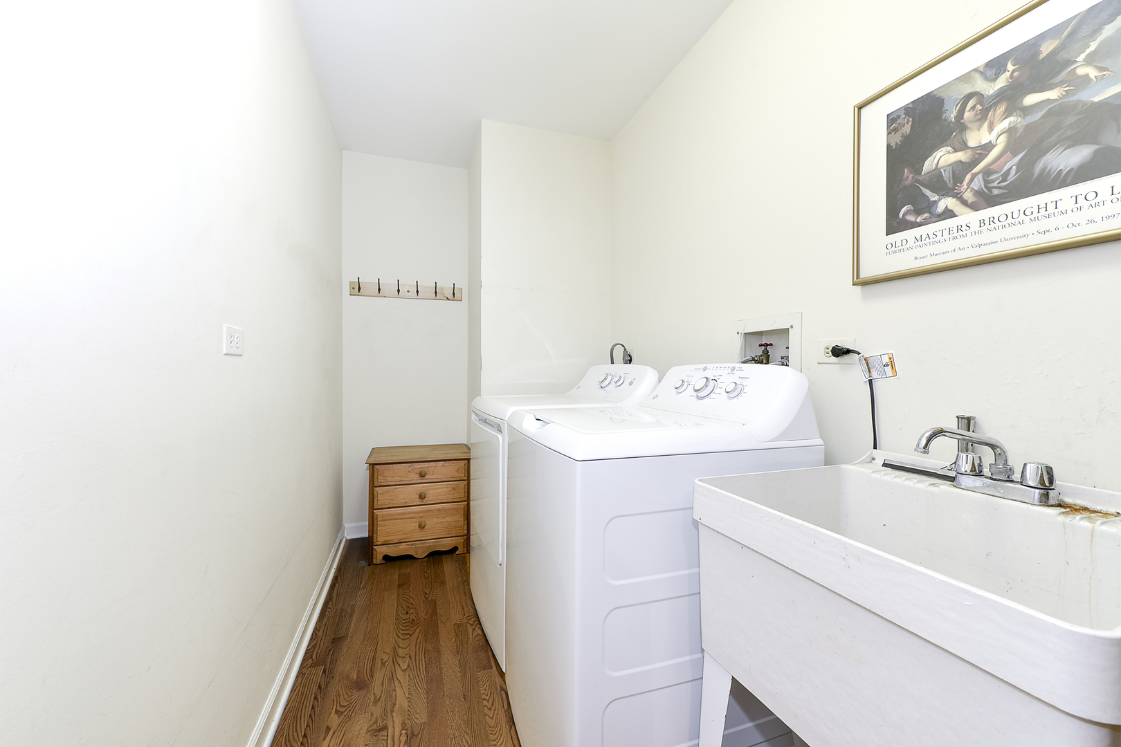 1479 West Shire Circle Inverness, IL 60067 - Photo 13 of 19 a utility room with a sink dryer and washer