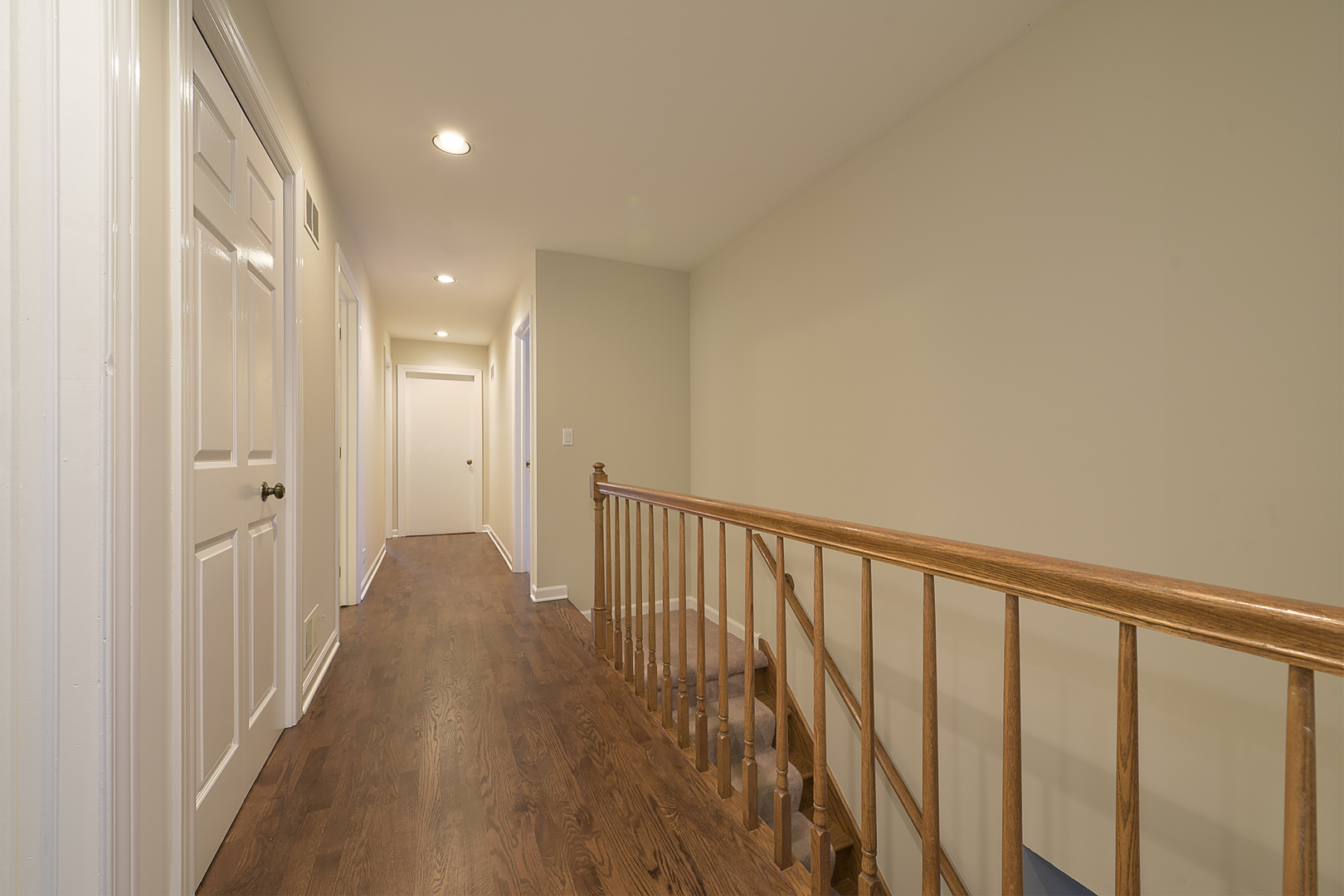 1479 West Shire Circle Inverness, IL 60067 - Photo 6 of 19 a view of a hallway with wooden floor