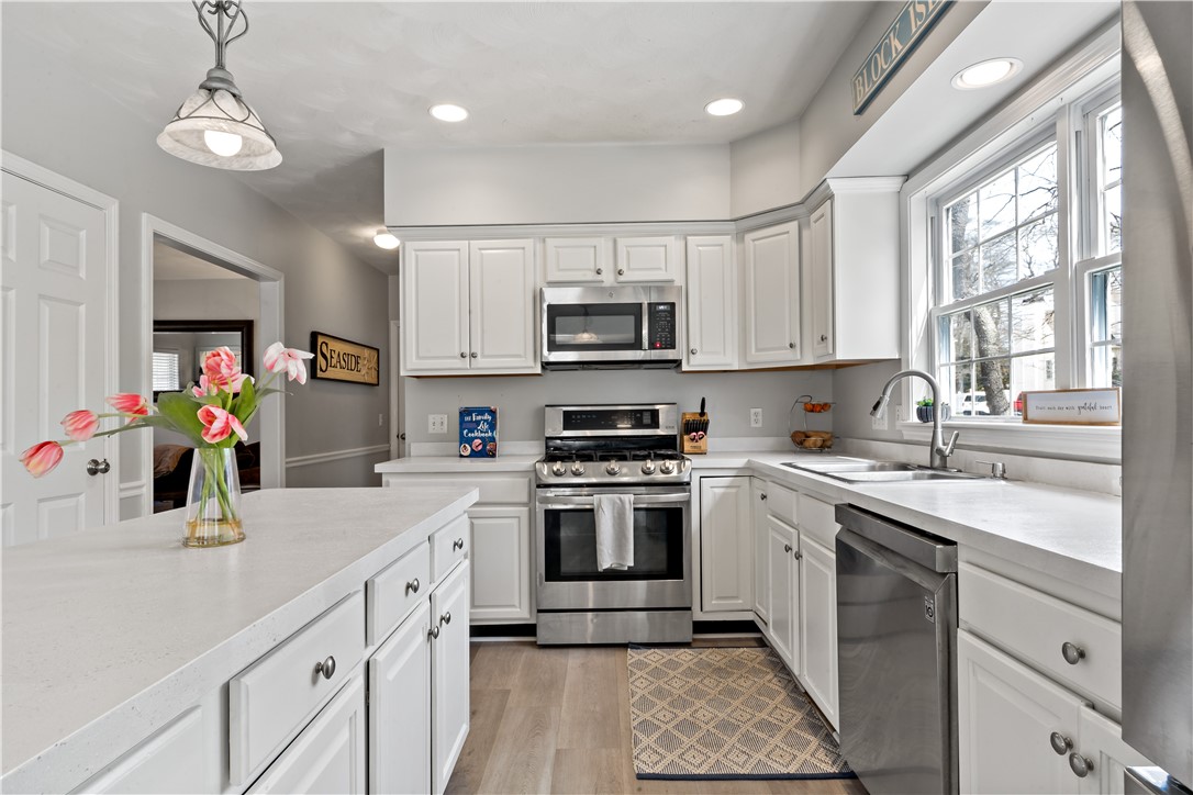 21 River View Road Narragansett, RI 02882 - Photo 9 of 38