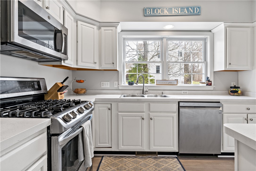 21 River View Road Narragansett, RI 02882 - Photo 10 of 38