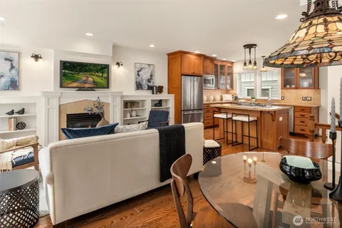 $988,880 | 1406 North 38th Street, Seattle, WA 98103