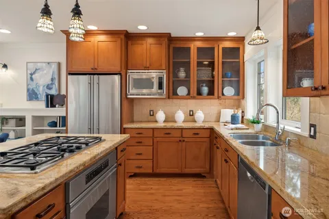 $988,880 | 1406 North 38th Street, Seattle, WA 98103