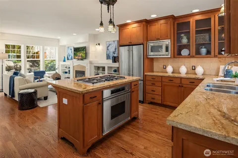 $988,880 | 1406 North 38th Street, Seattle, WA 98103