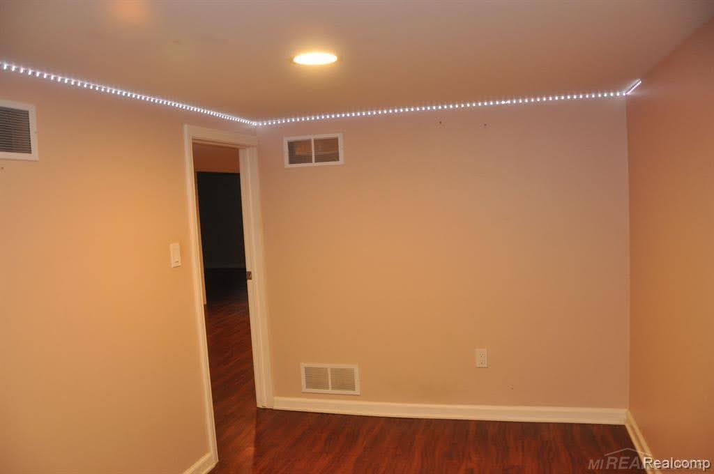 345 Hillview Street Rochester, MI 48306 - Photo 25 of 28 50154226-0156302B-77A4-4420-8D12-634470D92D20.JPG