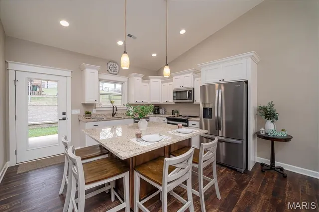 $244,900 | 119 Stone Ledge Dr Street, St. Clair, MO 63077