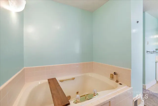 $410,000 | 20276 Highway 30, Buhl, ID 83316