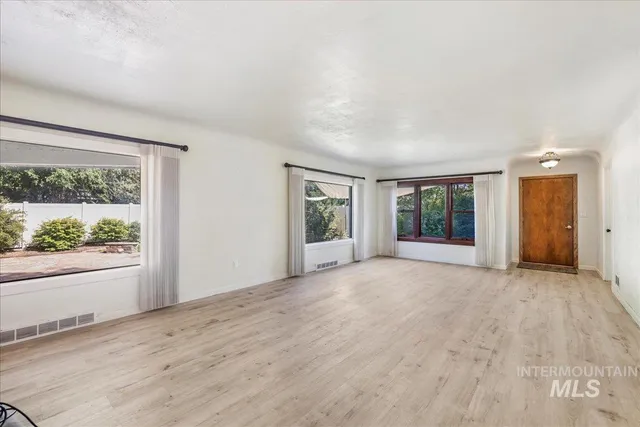 $410,000 | 20276 Highway 30, Buhl, ID 83316