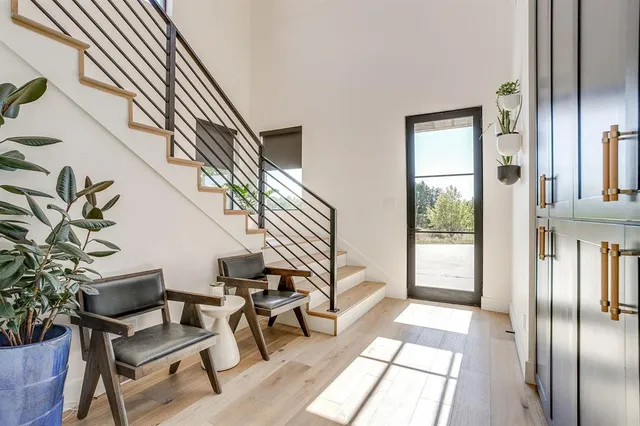 a view of entryway with a front door