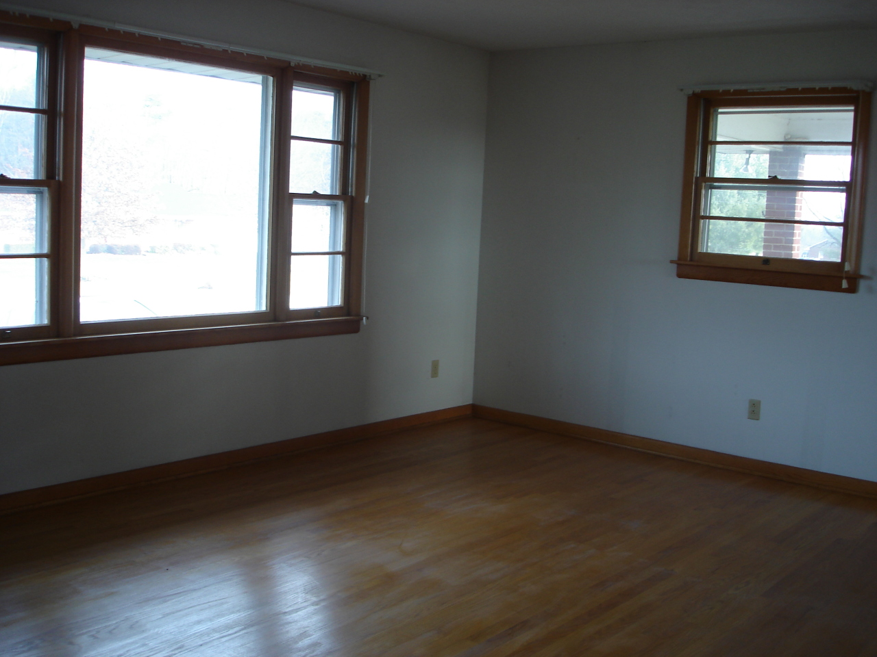8720 Edwardsville Road Hardy, VA 24101 - Photo 2 of 10 Living Room
