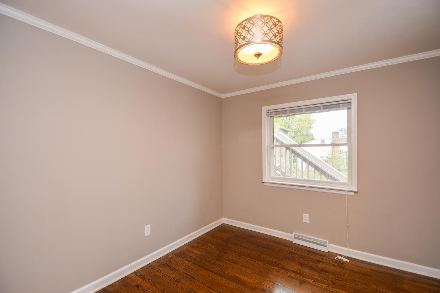 600 Olney Road Vinton, VA 24179 - Photo 4 of 28 600 Olney Rd Vinton VA 24179-large-004-1
