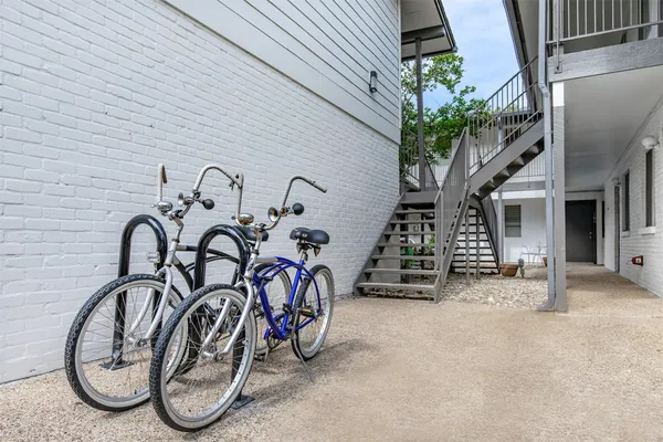 $799 | 4200 Avenue A, Unit 208, Austin, TX 78751