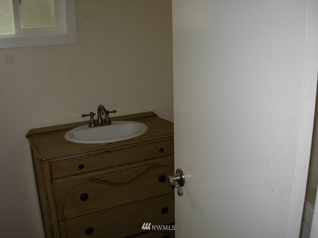 754 McComb Road Sequim, WA 98382 - Photo 8 of 13 a bathroom with a sink and a mirror