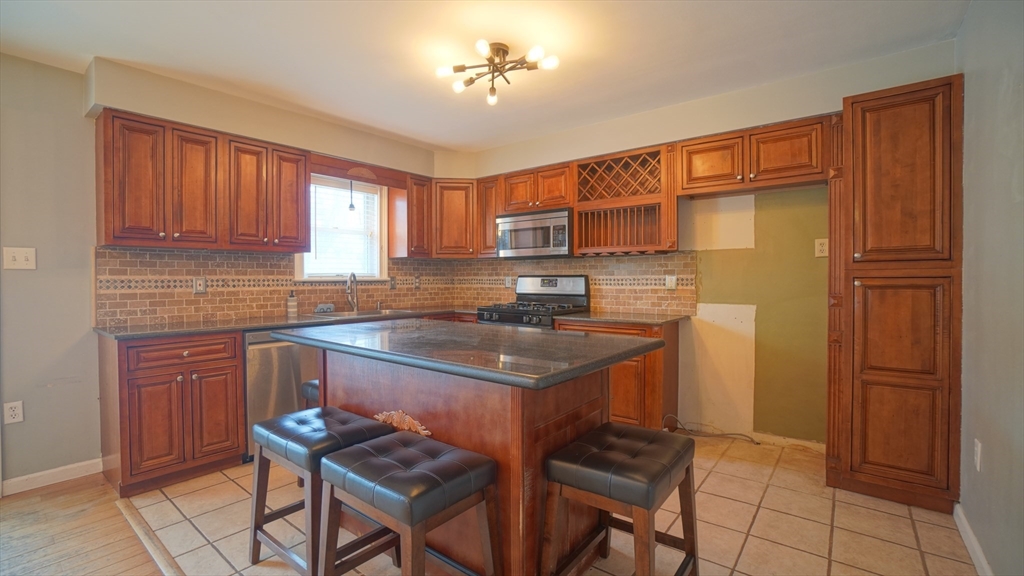120 Paramount Street Springfield, MA 01104 - Photo 5 of 41 Gallery Image 5