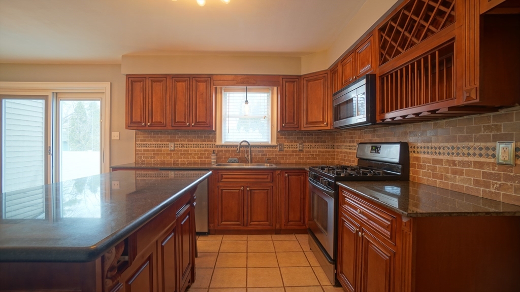 120 Paramount Street Springfield, MA 01104 - Photo 7 of 41 Gallery Image 7