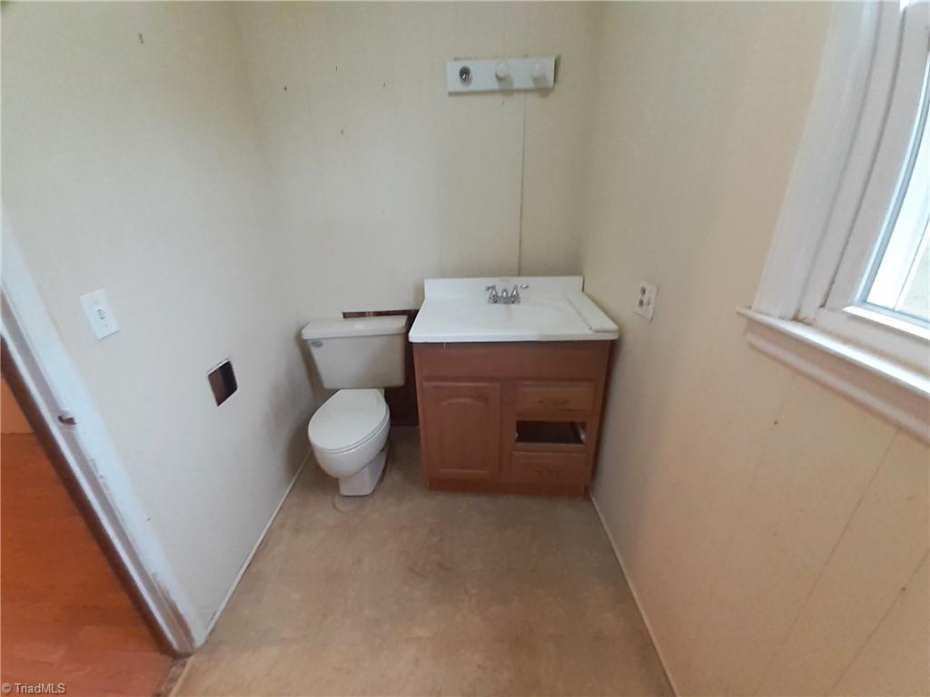 1601 Macedonia Church Road Ronda, NC 28670 - Photo 17 of 20 Gallery Image 17