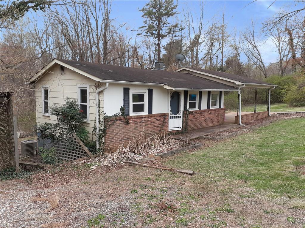 1601 Macedonia Church Road Ronda, NC 28670 - Photo 2 of 20 Gallery Image 2