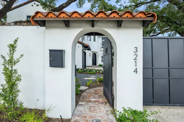 $20,000 | 3214 Westheimer Road, Houston, TX 77098