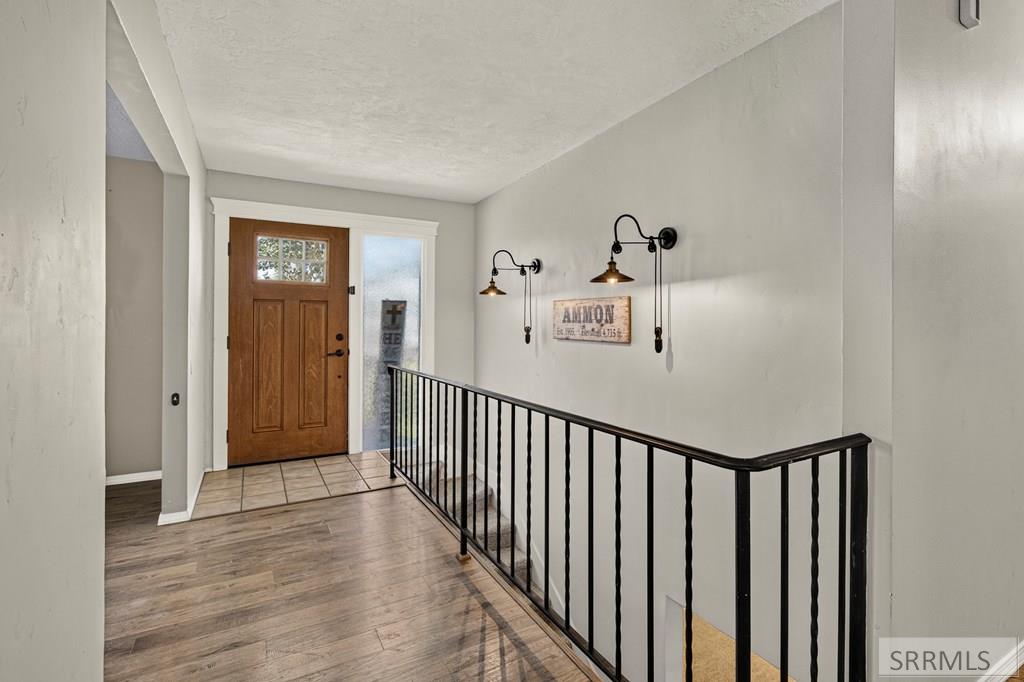 3974 East Wanda Ammon, ID 83406 - Photo 6 of 66 Entryway