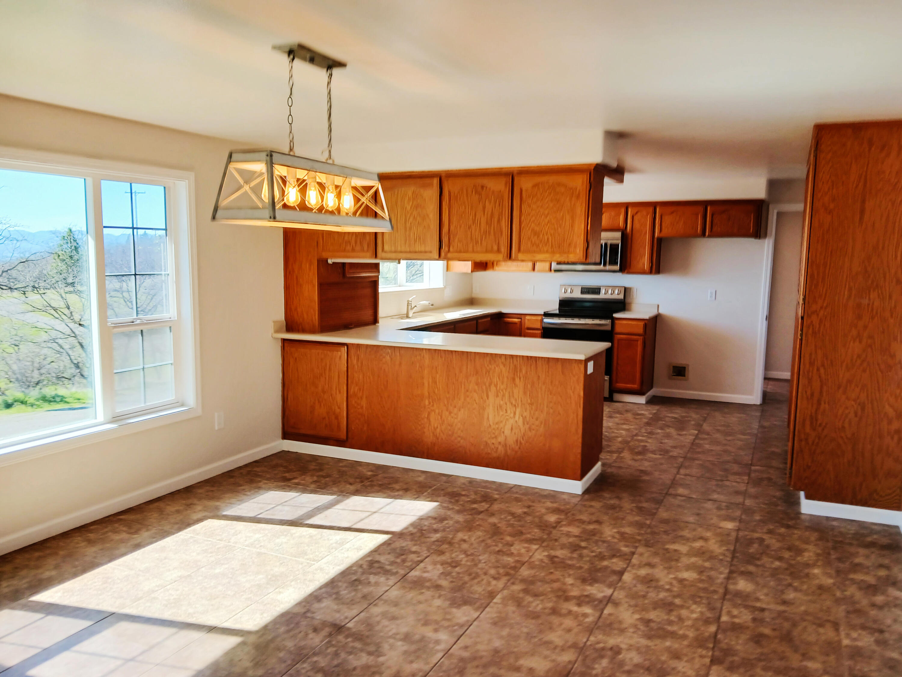 1360 West Linn Road Eagle Point, OR 97524 - Photo 13 of 42